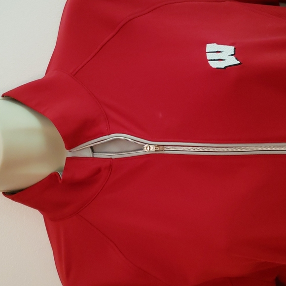 Wisconsin Badgers Lambeau Field CB Dry Tec in a size XL. - Picture 2 of 7